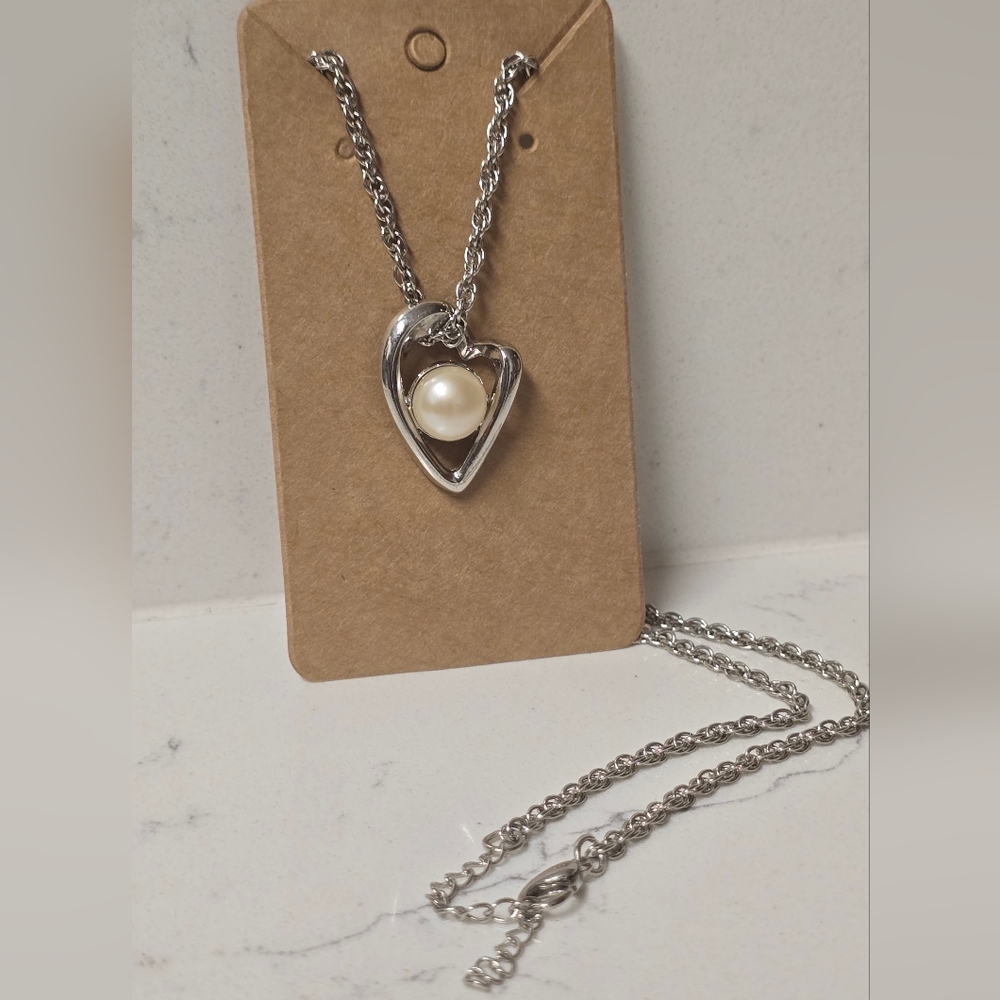Vintage Silver Tone Floating  Heart Freshwater Pearl Pendant 18” +3” Necklace